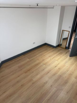 Basement Flat, 23 Hamilton Place, Leeds photo 2