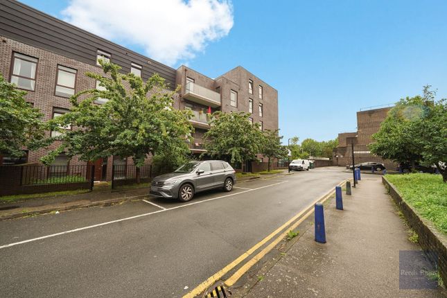 Flat for sale in Gibson Road, London