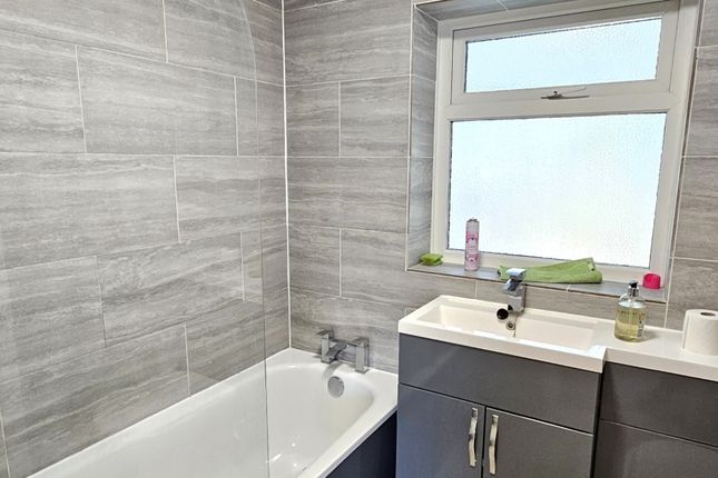 96, Alexandra Road, Ashford photo 4