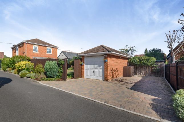 12, Beta Road, Chobham photo 2
