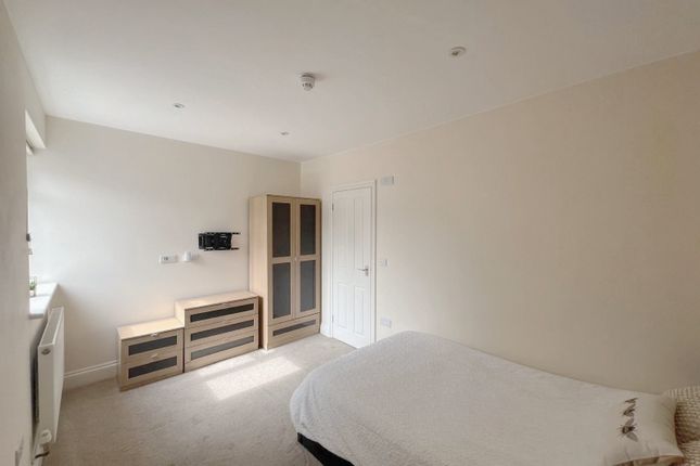 Studio house on Room 2, Swindon, £550/mo