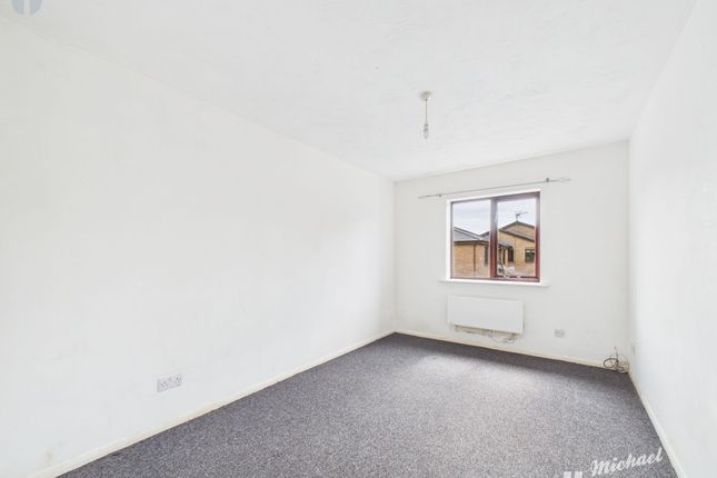 82 Poets Chase, Aylesbury photo 3