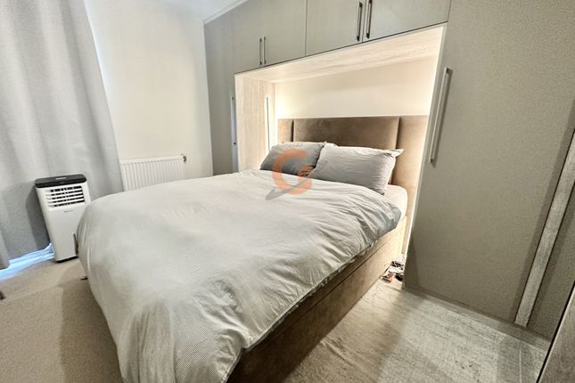 Thumbnail Flat to rent in Nobel Close, Colindale, London.