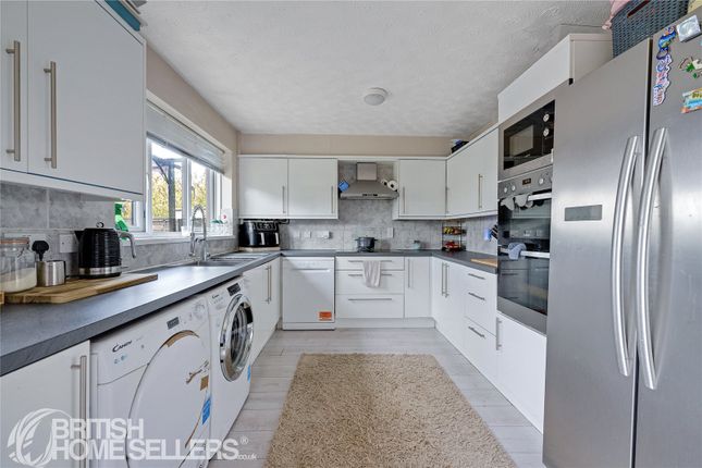 9, Burford Way, Northamptonshire photo 4