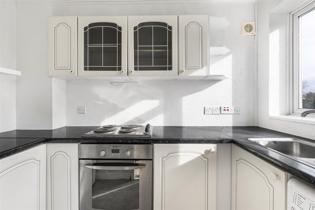 9 Imperial Court, Willow Grove, Chislehurst photo 3