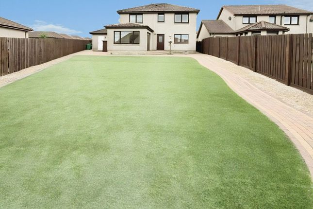 30 Queens Meadow, Glenrothes photo 2