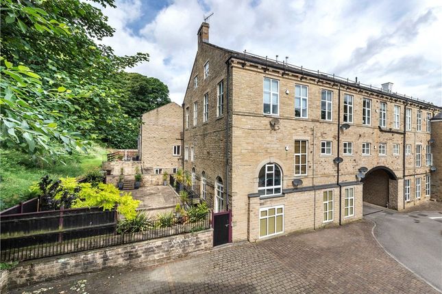 4 bed flat for sale in Weavers Lane, Cullingworth, West Yorkshire BD13