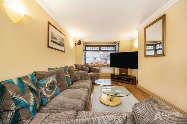 38 Birch Road, Romford photo 3