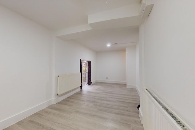 Flat 3, 72, Lancaster Road, Dollis Hill photo 2
