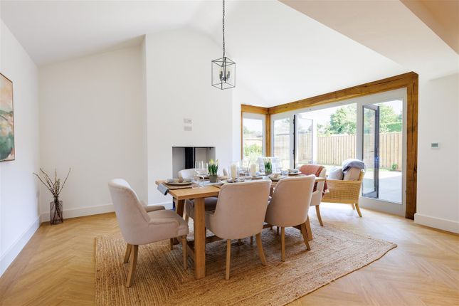 Lockner Mews, Dorking Road, Chilworth photo 4