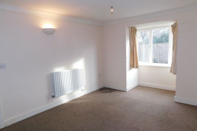 Flat to rent in University Court, Grantham
