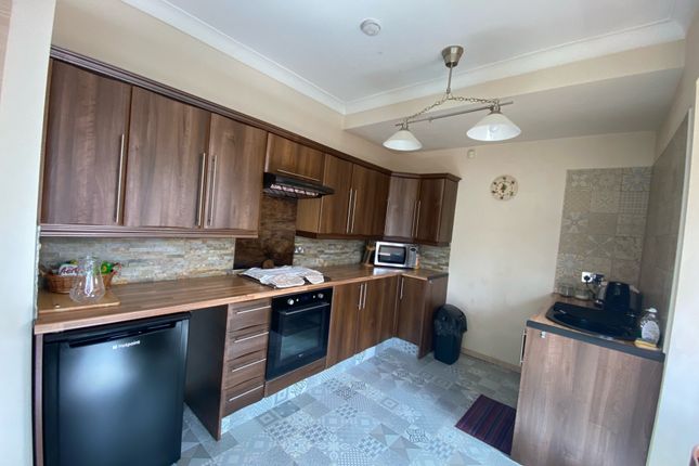 8, LOCARNO AVENUE, BRADFORD photo 5