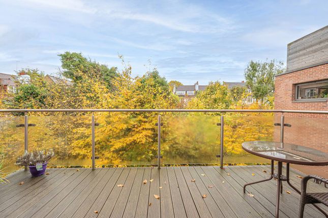 Flat for sale in Cascades Apartments, Hampstead, London