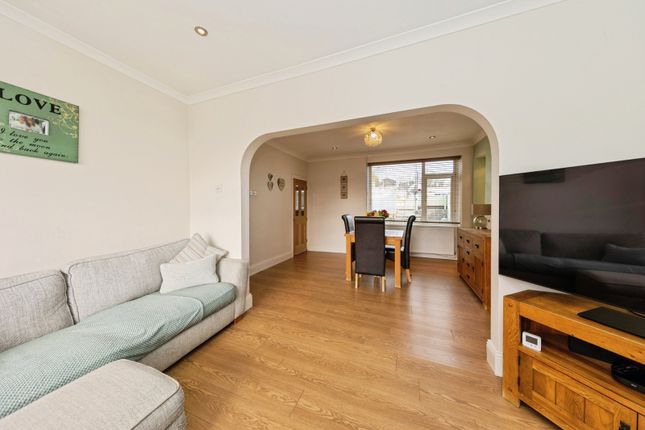 24, Heol Y Banc, Llanelli photo 4