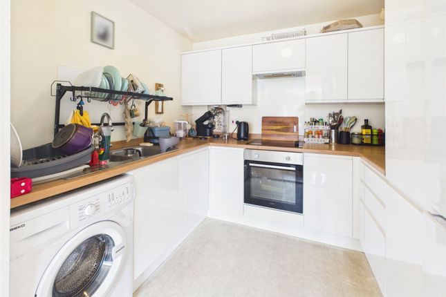 106, Varsity Drive, Twickenham photo 4