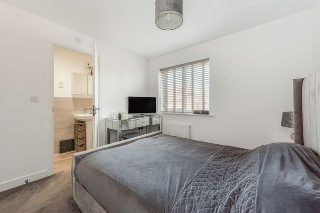 6 Kittiwake Road, Chichester photo 4