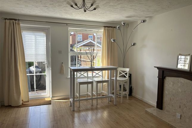 5, Dupre Close, Slough photo 2
