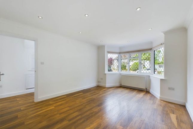 3 Ladywood Avenue, Orpington photo 3