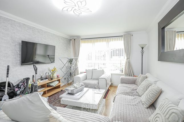 37, Croft Gardens, Glasgow photo 2