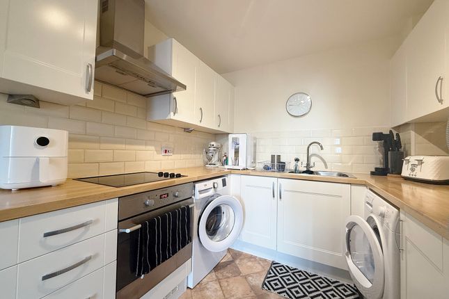 44 Vista, Fratton Way, Southsea photo 3