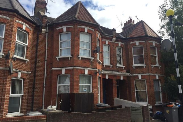 Thumbnail Flat to rent in Linacre Road, London