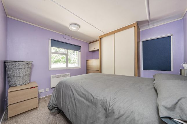 17 Park Lane, Cranbourne Hall Park, Windsor photo 4
