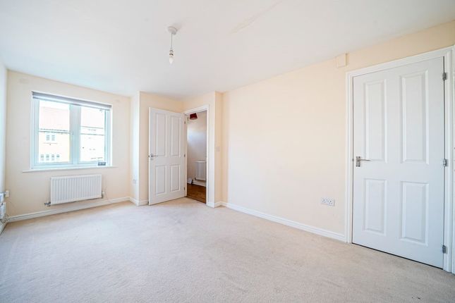 Bridle Close, Andover Hampshire photo 2