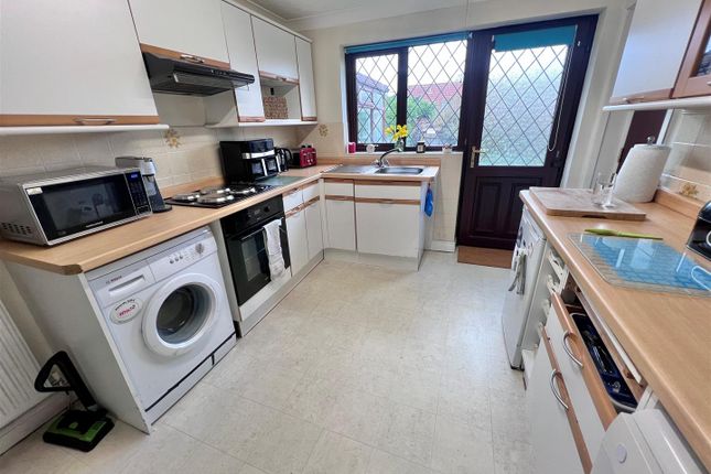 2, Davenant Close, Gillingham photo 2