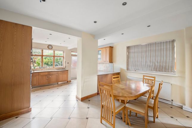 6, Barrow Point Avenue, Pinner photo 4