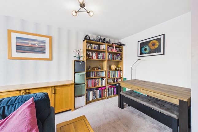 38, Maple Avenue, Farnborough photo 4