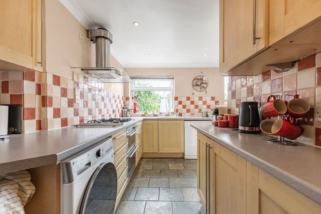 64, Harvest Road, Feltham photo 5
