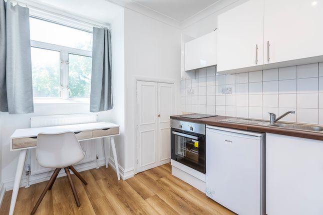 Flat 404, 37-41 Warwick Road, London photo 3