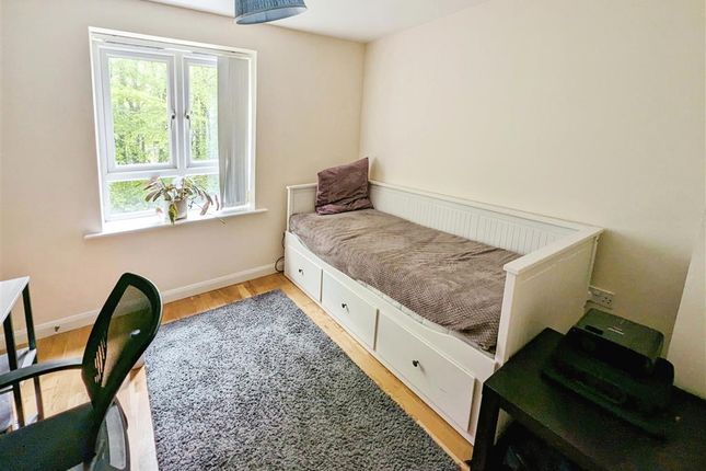 Flat to rent in Cwrt Maes Y Llyn, Newport