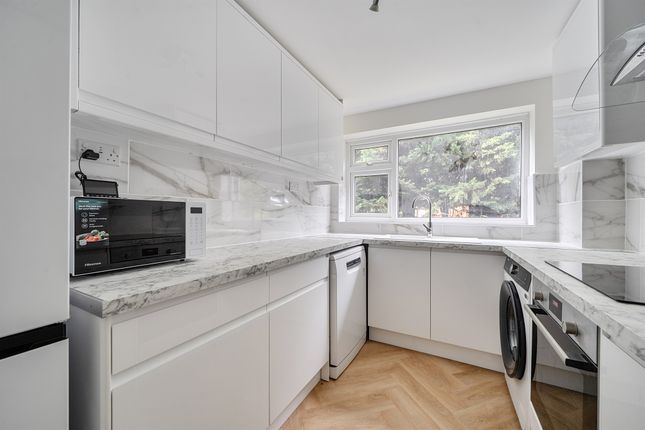 12, Prince Andrew Close, Maidenhead photo 4