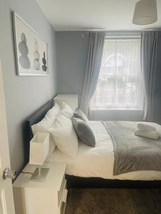 Room 1 - 4 Rankine House, Bath Terrace, London photo 4