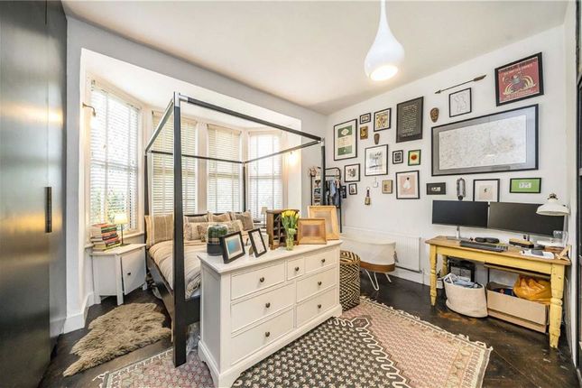 Flat 1, 427, Upper Richmond Road, London photo 3