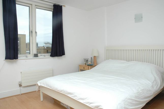 Flat to rent in Vanguard Building, Canary Wharf, London
