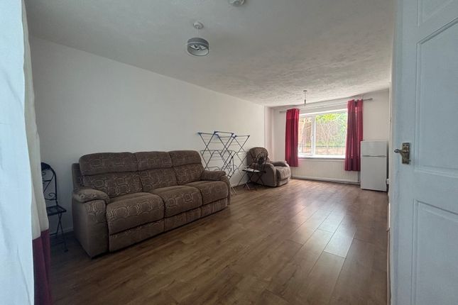 47 Haldane Crescent, Bolsover, Chesterfield photo 2