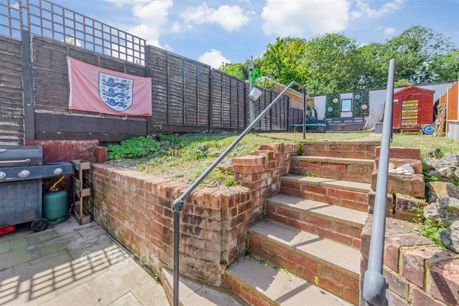 16, Settington Avenue, Chatham photo 2