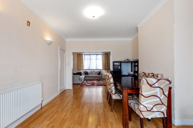30, Oxenpark Avenue, Wembley photo 4