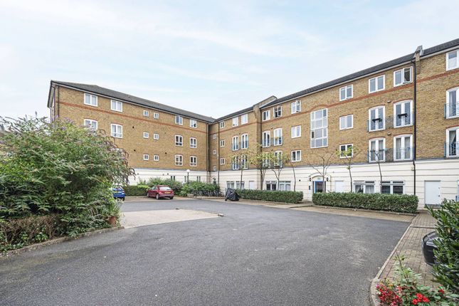 Thumbnail Flat to rent in Fuller Close E2, Bethnal Green, London,