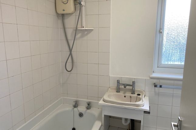 12, Roebuck Close, Horsham photo 4