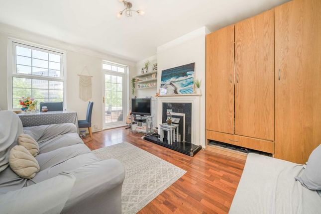 Flat 24, Gordon House, Western Avenue, London photo 2