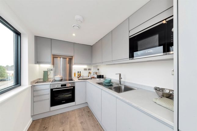 Thumbnail Flat for sale in Newmarket Road, Cambridge
