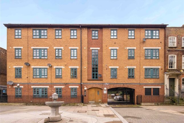 Flat for sale in Mile End Road, Stepney, London