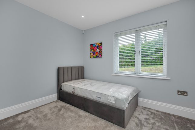 Flat to rent in Northdown Lane, Guildford, Surrey