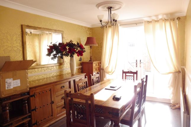 31, Hollingthorpe Avenue, WAKEFIELD photo 3