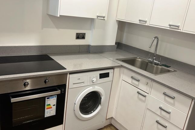 Flat to rent in Sydenham Road, Croydon