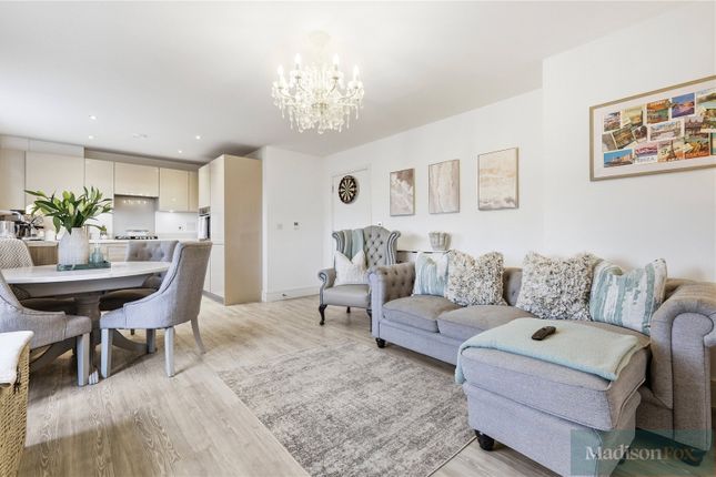 Flat 2, Speckled Wood House, 105, Five Oaks Lane, Chigwell photo 3