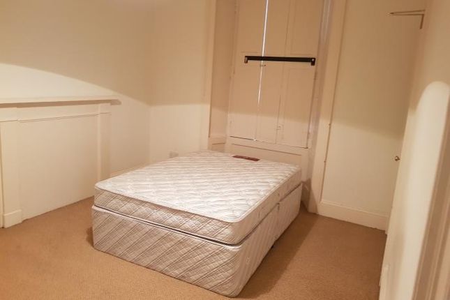 Flat to rent in High Street, Kirkcaldy
